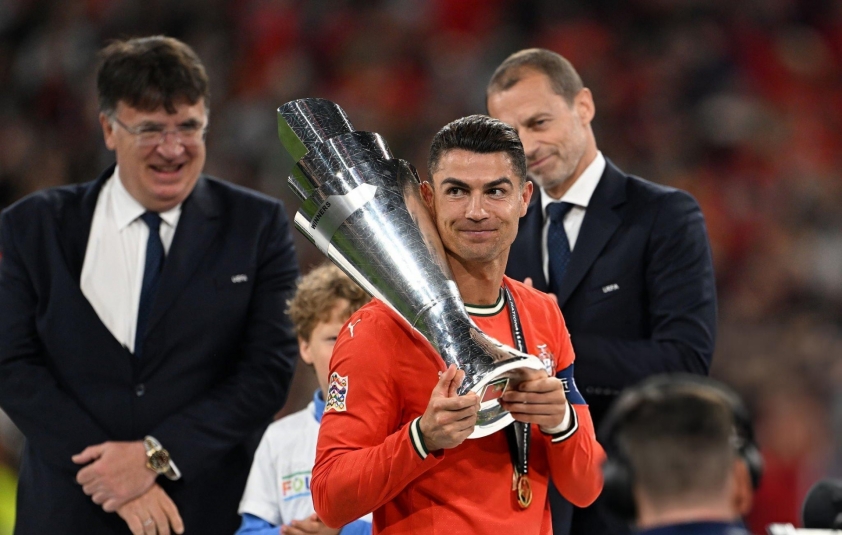 Ronaldo: 'Tôi chấp nhận gãy chân vì chiến thắng của Bồ Đào Nha'-646940