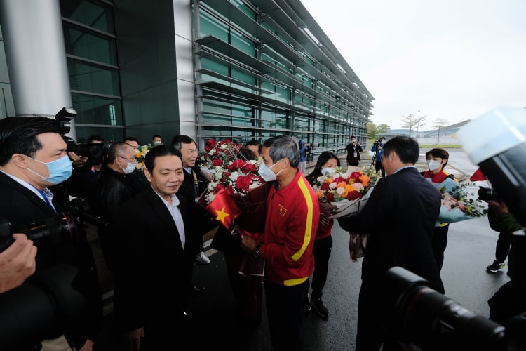 Trực tiếp lễ đón đội tuyển Việt Nam: Vinh danh các cô gái vàng 110221
